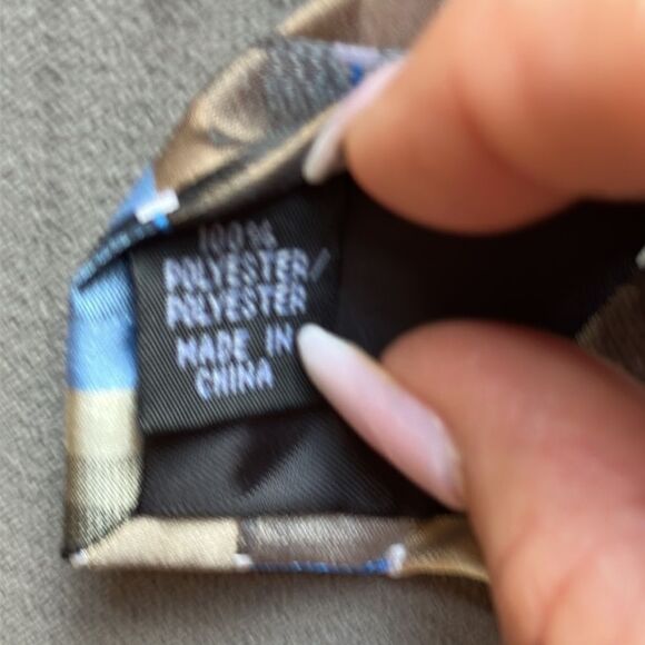 VanHeusen Geometric Tie! - Picture 4 of 6